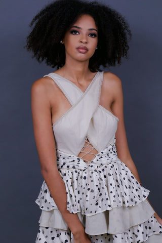 ROBE CROISÉE À VOLANT