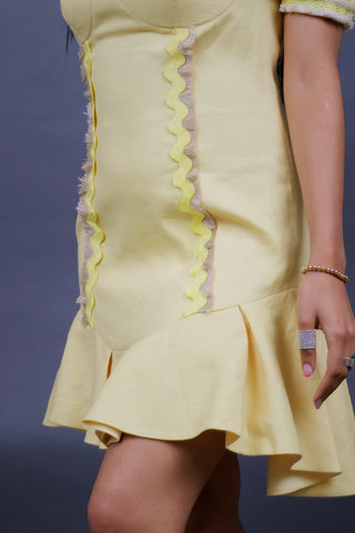 ROBE MANCHE BOUFFANTE À VOLANT