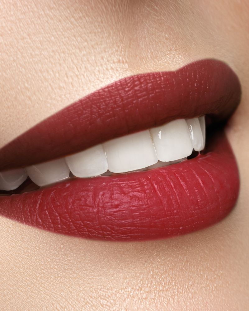 Lápiz labial satinado de larga duración