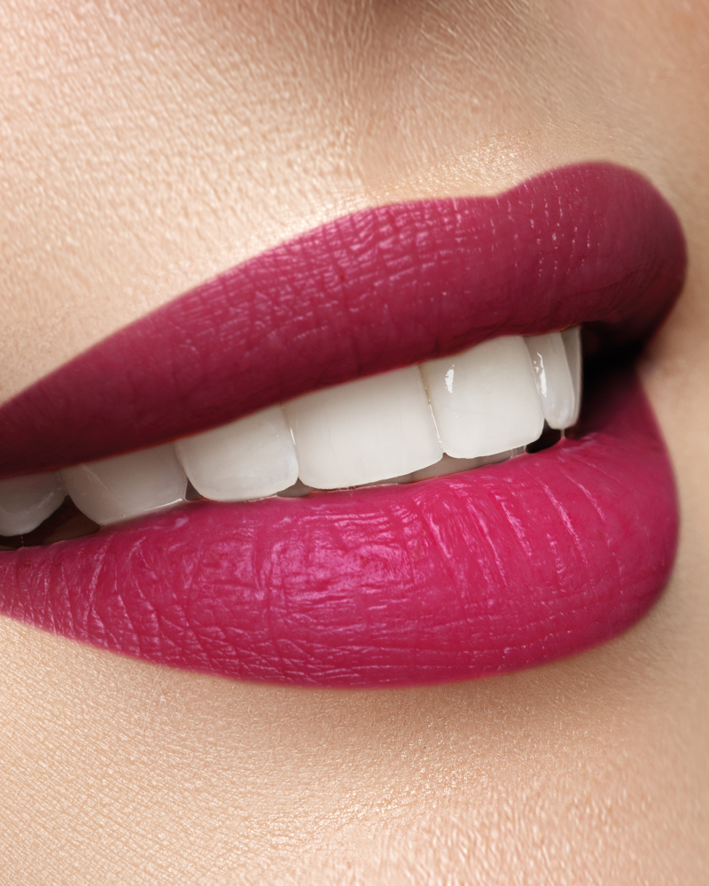Lápiz labial satinado de larga duración