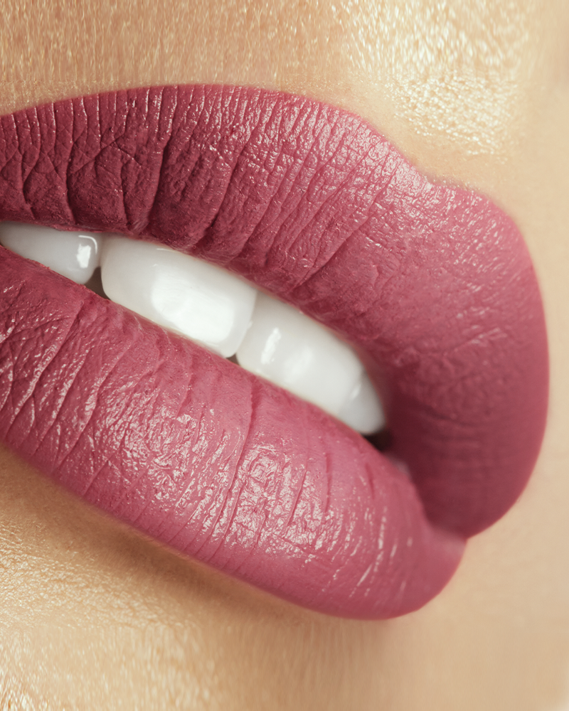 Lápiz labial satinado de larga duración